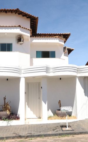Casa para alugar com 286m², 4 quartos e 1 vagaFachada