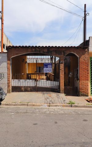 Casa à venda com 185m², 4 quartos e 2 vagasFachada