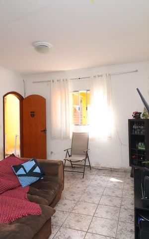 Casa à venda com 185m², 4 quartos e 2 vagasSala