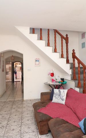 Casa à venda com 185m², 4 quartos e 2 vagasSala