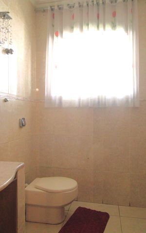 Casa à venda com 2000m², 4 quartos e 8 vagasLavabo
