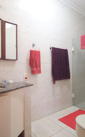 Casa à venda com 2000m², 4 quartos e 8 vagasBanheiro da suíte 2