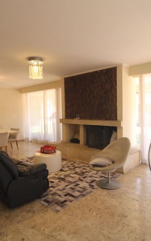 Casa à venda com 2000m², 4 quartos e 8 vagasSala 1