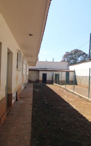 Casa à venda com 2000m², 4 quartos e 8 vagasCanil