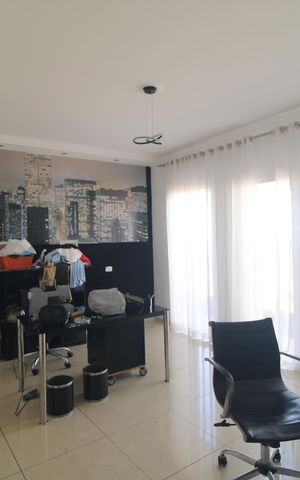 Casa à venda com 2000m², 4 quartos e 8 vagasEscritório