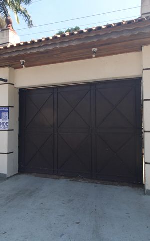 Casa à venda com 2000m², 4 quartos e 8 vagasFachada