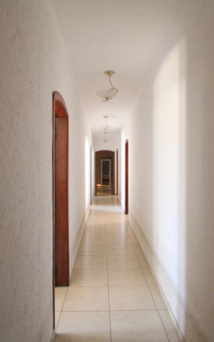 Casa à venda com 2000m², 4 quartos e 8 vagasCorredor 