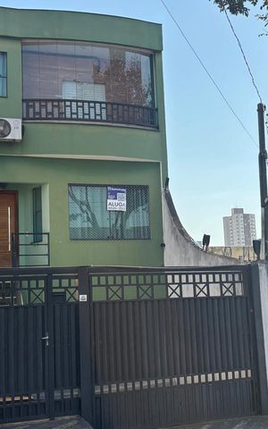 Casa para alugar com 340m², 3 quartos e 4 vagas Casa para alugar com 340m², 3 quartos e 4 vagasFachada