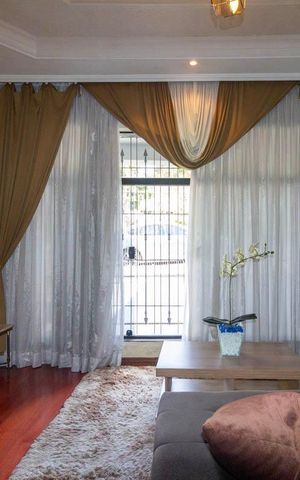 Casa à venda com 250m², 2 quartos e 4 vagas Casa à venda com 250m², 2 quartos e 4 vagasSala