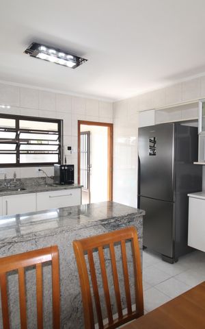 Casa para alugar com 250m², 3 quartos e 3 vagasCozinha