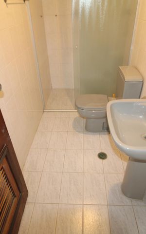 Casa para alugar com 250m², 3 quartos e 3 vagasÁrea de Serviço - Banheiro