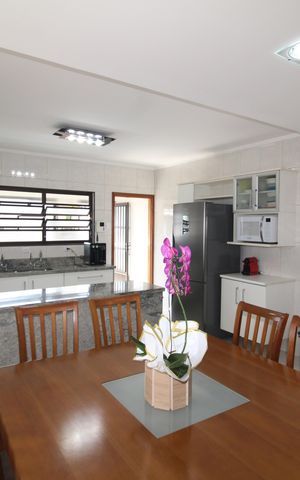 Casa para alugar com 250m², 3 quartos e 3 vagasCozinha