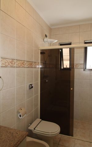 Casa para alugar com 250m², 3 quartos e 3 vagasBanheiro