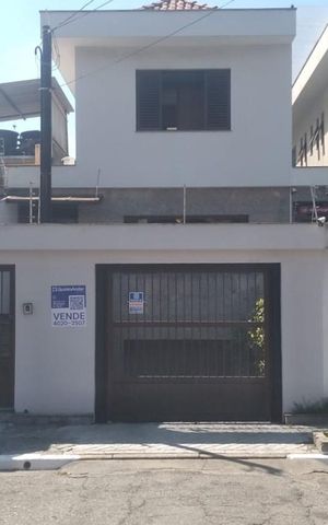 Casa para alugar com 250m², 3 quartos e 3 vagas Casa para alugar com 250m², 3 quartos e 3 vagasFachada