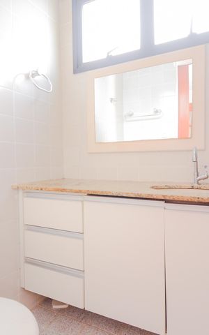 Apartamento à venda com 81m², 2 quartos e 2 vagasBanheiro da Suíte