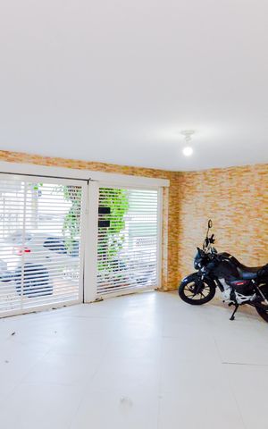 Casa à venda com 200m², 3 quartos e 2 vagasGaragem