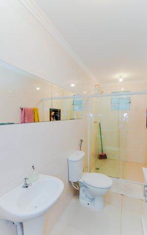 Casa à venda com 200m², 3 quartos e 2 vagasBanheiro da Suíte - Casa 2