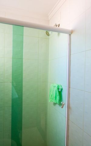 Apartamento para alugar com 60m², 2 quartos e 1 vaga Apartamento para alugar com 60m², 2 quartos e 1 vagaBanheiro do quarto 1