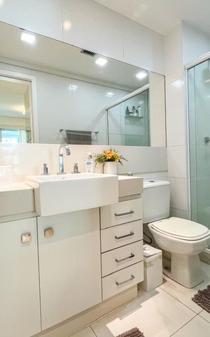 Apartamento à venda com 197m², 3 quartos e 2 vagas Apartamento à venda com 197m², 3 quartos e 2 vagasBanheiro