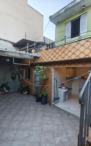 Casa à venda com 192m², 2 quartos e 3 vagas Casa à venda com 192m², 2 quartos e 3 vagasQuintal
