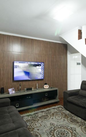 Casa à venda com 130m², 3 quartos e 2 vagas Casa à venda com 130m², 3 quartos e 2 vagasSala