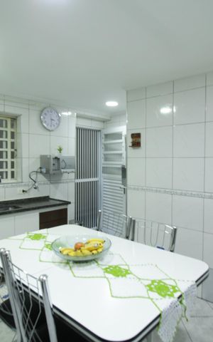 Casa à venda com 130m², 3 quartos e 2 vagas Casa à venda com 130m², 3 quartos e 2 vagasCozinha