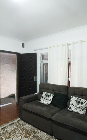 Casa à venda com 130m², 3 quartos e 2 vagas Casa à venda com 130m², 3 quartos e 2 vagasSala