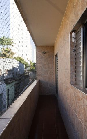 Casa à venda com 130m², 3 quartos e 2 vagas Casa à venda com 130m², 3 quartos e 2 vagasVaranda
