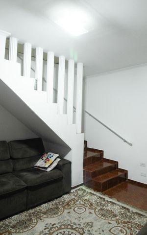 Casa à venda com 130m², 3 quartos e 2 vagas Casa à venda com 130m², 3 quartos e 2 vagasSala