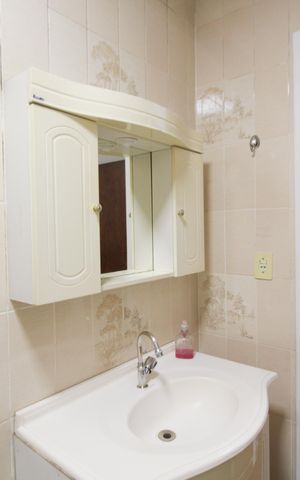 Casa à venda com 130m², 3 quartos e 2 vagas Casa à venda com 130m², 3 quartos e 2 vagasBanheiro