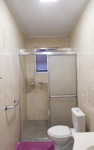 Casa à venda com 130m², 3 quartos e 2 vagas Casa à venda com 130m², 3 quartos e 2 vagasBanheiro
