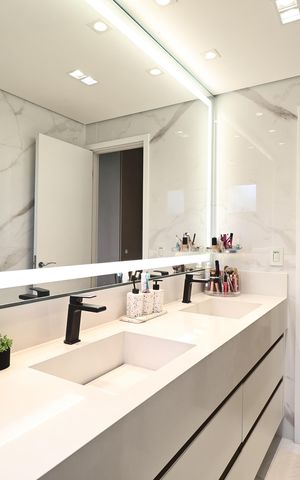 Apartamento à venda com 132m², 3 quartos e 2 vagas Apartamento à venda com 132m², 3 quartos e 2 vagasBanheiro da suíte 3