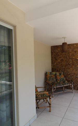 Casa de condomínio à venda com 320m², 4 quartos e 3 vagasVaranda