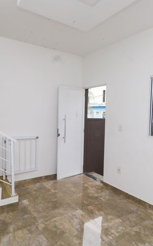 Casa à venda com 152m², 3 quartos e 4 vagas Casa à venda com 152m², 3 quartos e 4 vagasSala