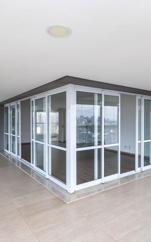 Apartamento à venda com 254m², 4 quartos e 4 vagasVaranda