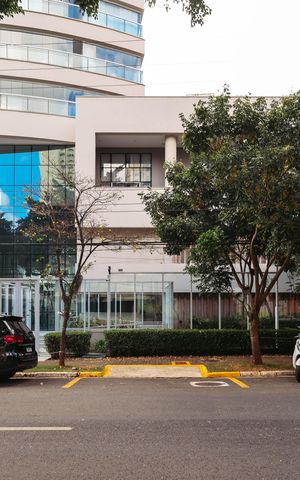 Apartamento à venda com 254m², 4 quartos e 4 vagasFachada