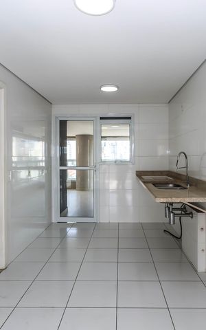 Apartamento à venda com 254m², 4 quartos e 4 vagasCozinha