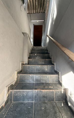 Casa à venda com 120m², 3 quartos e 1 vaga Casa à venda com 120m², 3 quartos e 1 vagaEscada