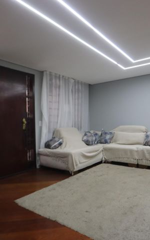 Casa à venda com 200m², 4 quartos e 2 vagasSala