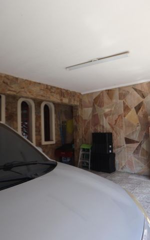 Casa à venda com 200m², 4 quartos e 2 vagasGaragem