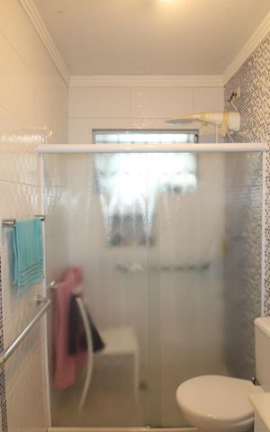 Casa à venda com 160m², 3 quartos e 1 vagaBanheiro 2