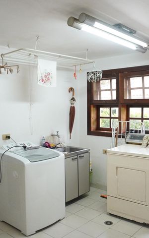 Casa de condomínio à venda com 570m², 5 quartos e 4 vagasÁrea de Serviço