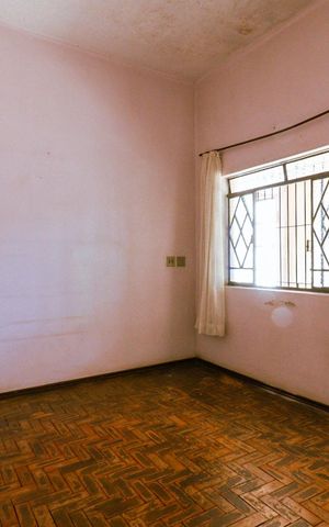Casa à venda com 209m², 3 quartos e 2 vagas Casa à venda com 209m², 3 quartos e 2 vagasSala