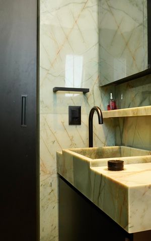 Apartamento para alugar com 82m², 3 quartos e 2 vagasSuíte - Banheiro 