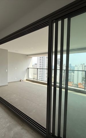 Apartamento à venda com 147m², 3 quartos e 2 vagas Apartamento à venda com 147m², 3 quartos e 2 vagasVaranda da sala