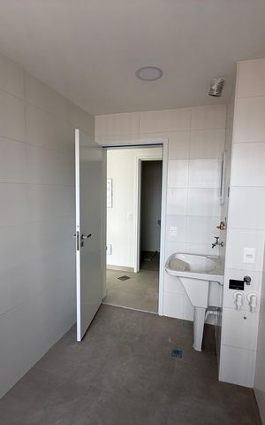 Apartamento à venda com 147m², 3 quartos e 2 vagas Apartamento à venda com 147m², 3 quartos e 2 vagasÁrea de serviço