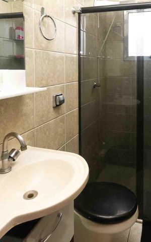 Casa à venda com 77m², 2 quartos e 2 vagas Casa à venda com 77m², 2 quartos e 2 vagasBanheiro