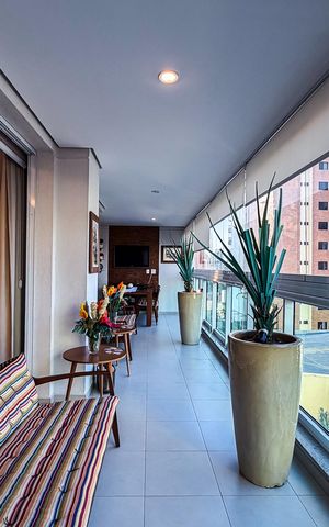 Apartamento à venda com 224m², 3 quartos e 4 vagas Apartamento à venda com 224m², 3 quartos e 4 vagasVaranda