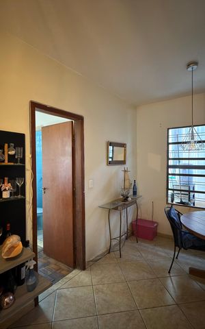 Casa à venda com 280m², 3 quartos e 6 vagasSala