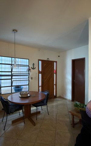 Casa à venda com 280m², 3 quartos e 6 vagasSala